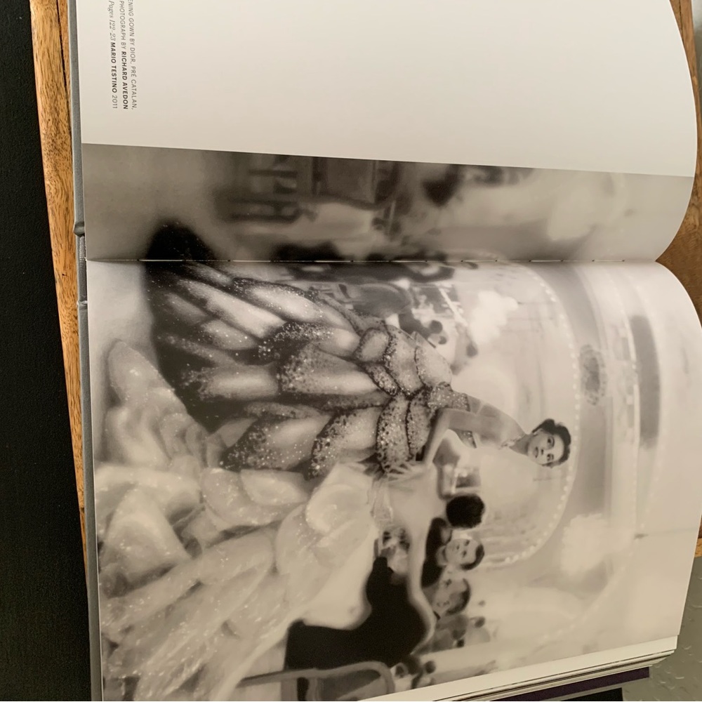 New/Unused Dior “New Looks” Book - Picture 6 of 7